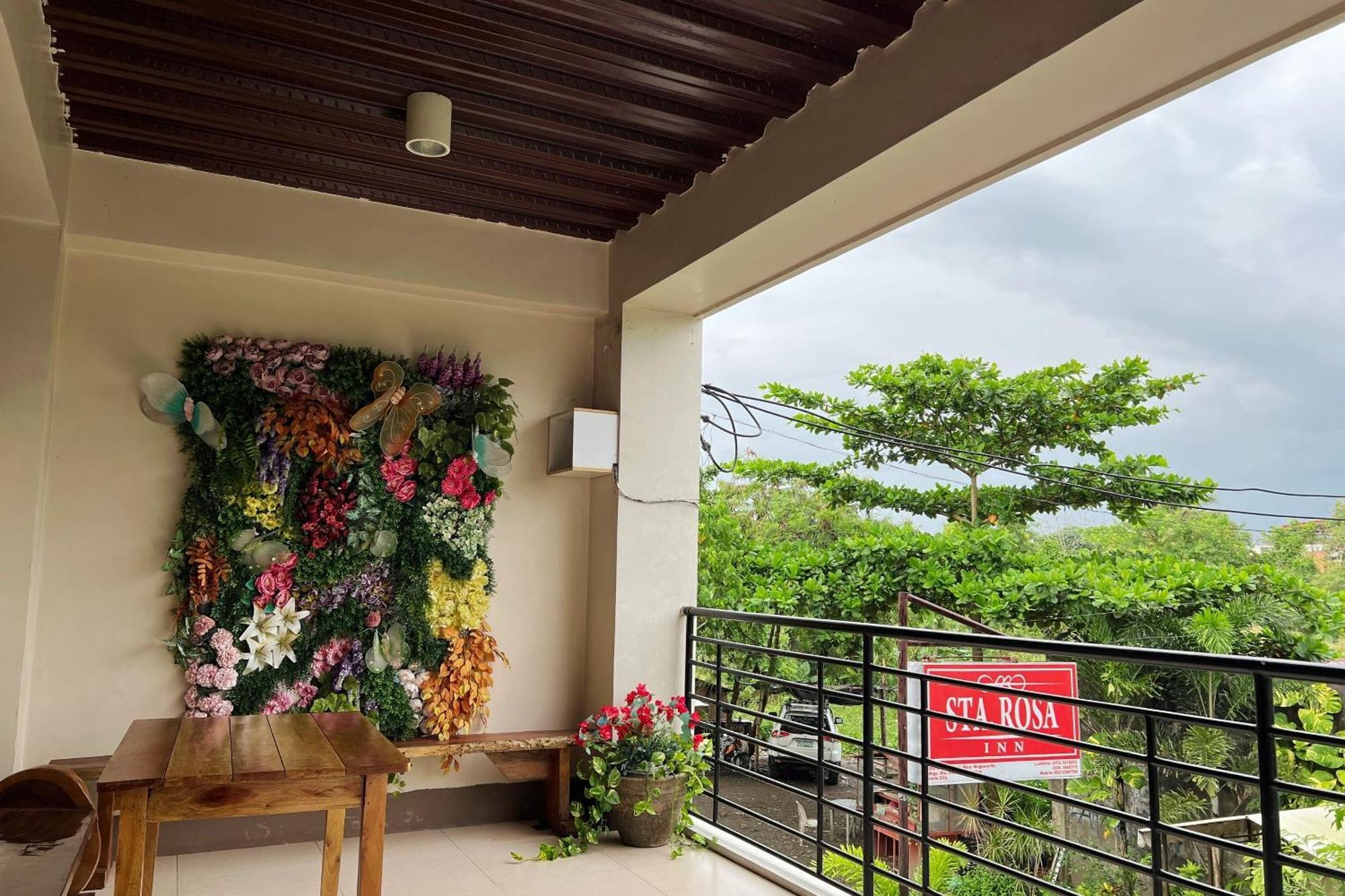 Sta Rosa Inn Iloilo Powered By Cocotel Esterno foto